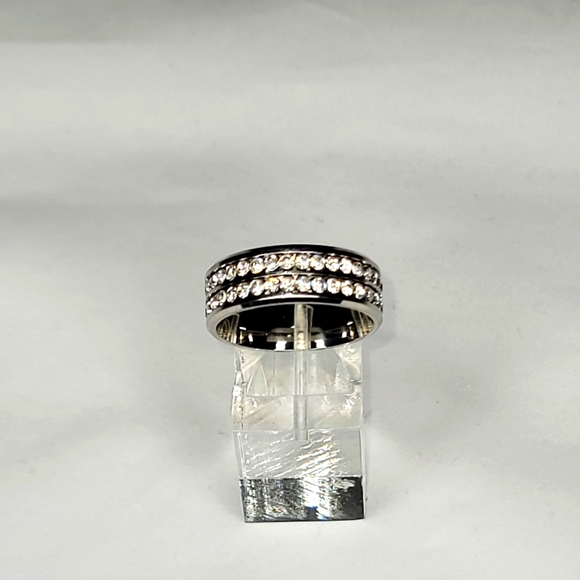 Double Row Titanium Ring - Picture 4 of 9